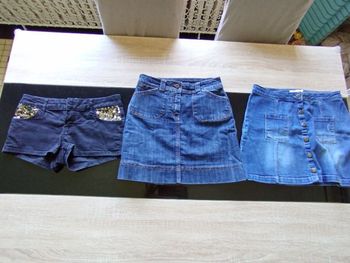 Lot 2 jupes et 1 short taille 34