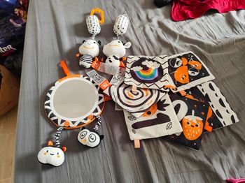 Lot de jouets d'éveil