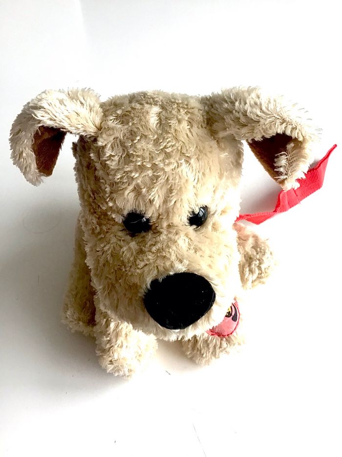 Peluche chien assis