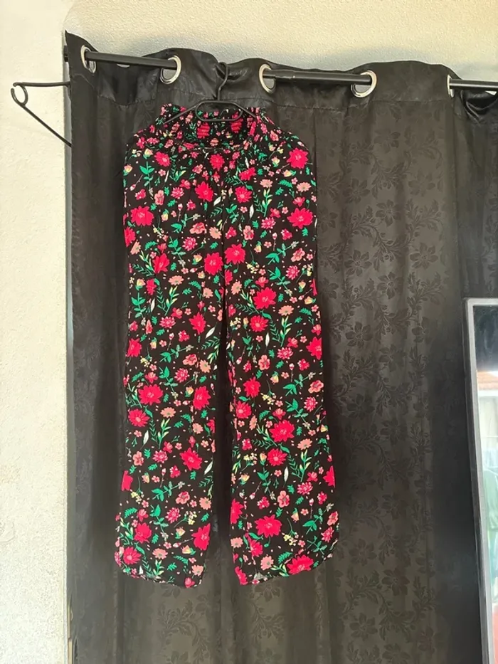 Joli pantalon fluide fleuri Kiabi