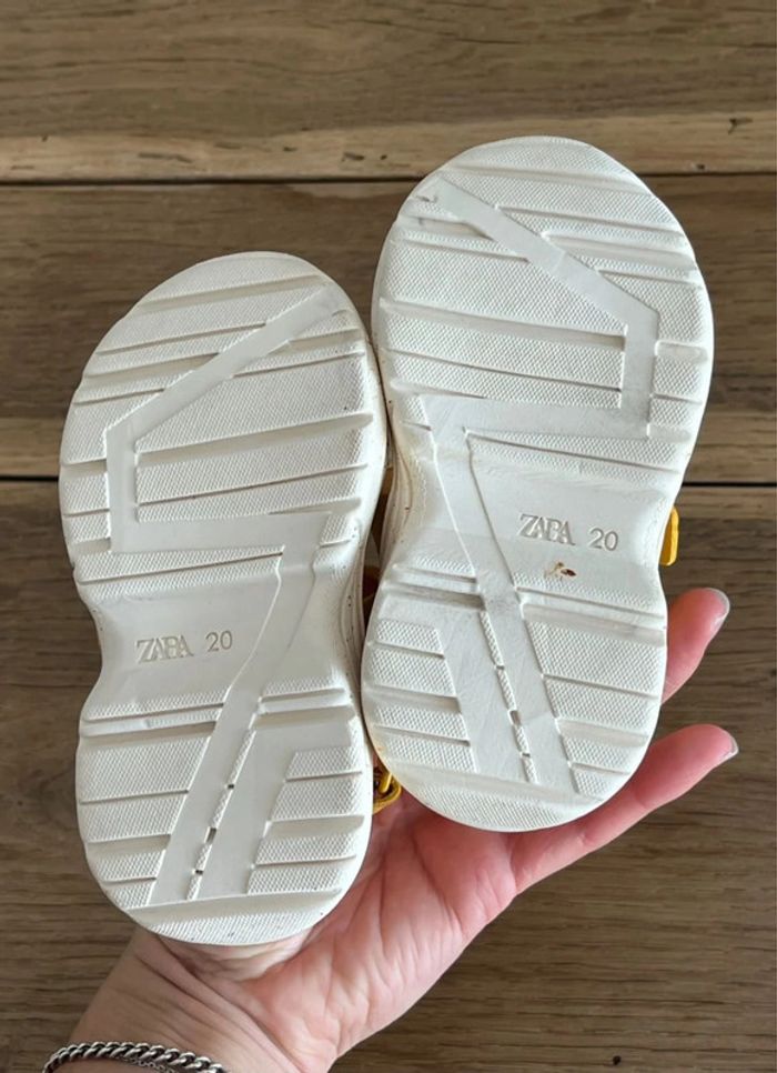 Sandales jaunes et blanches Zara - photo numéro 5