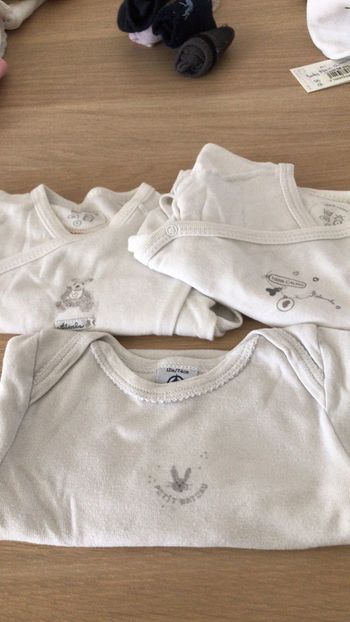 Lot de trois bodies manches longues absorba et petit bateau