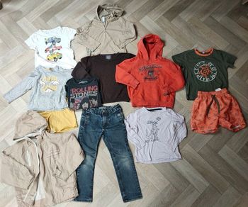 Gros lot de vêtements pour la mi-saison garçon 5 ans