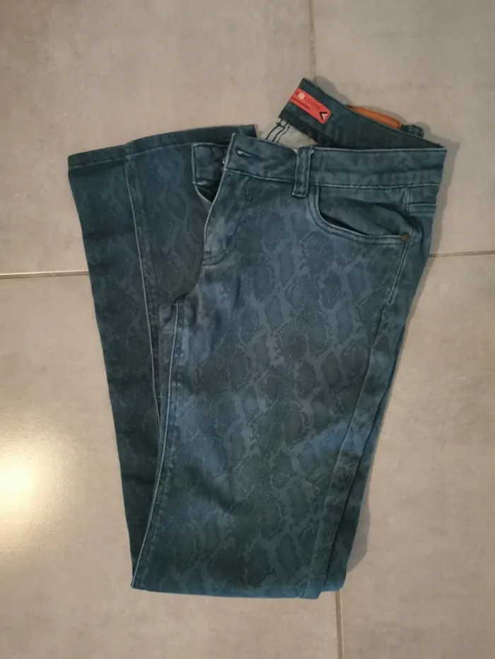 Pantalon bleu motif animal