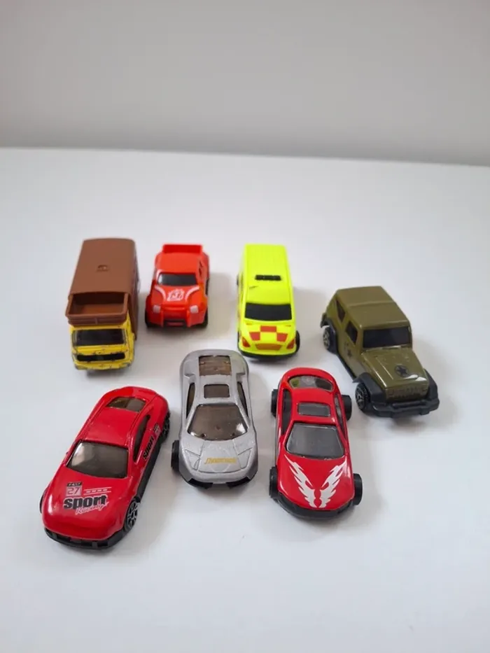 Lot de 7 petites voitures - photo numéro 2