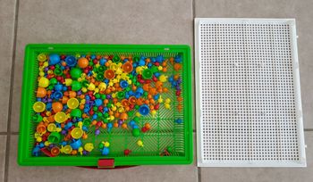 Jeu de mosaïque à picots 