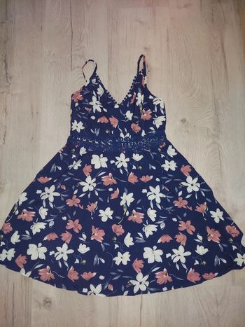 Très jolie robe T 38 neuve