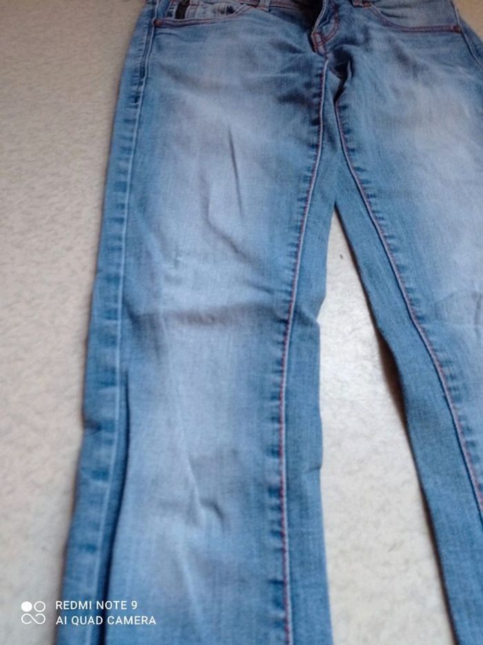 Jean Bershka taille 32 - photo numéro 2