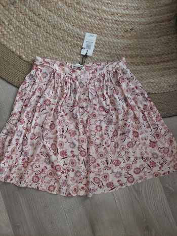 Jupe été neuve avec étiquette fleurs camaieu t 38 valeur 29.99euros