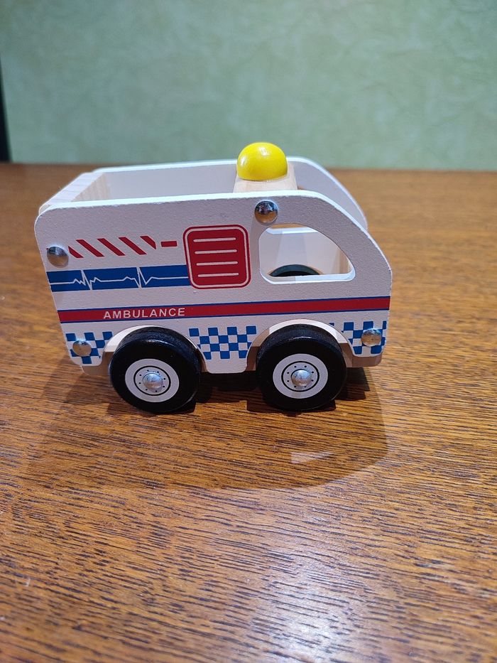 Véhicule ambulance - photo numéro 3
