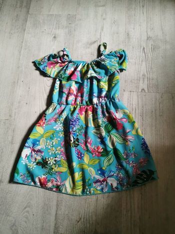 Robe 3 ans avec des fleurs
