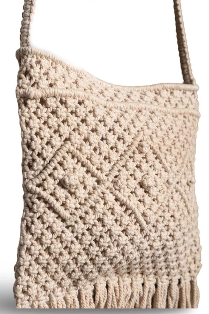 Sac bandoulière beige en macramé et franges • macramé crossbody bag with fringes - photo numéro 4