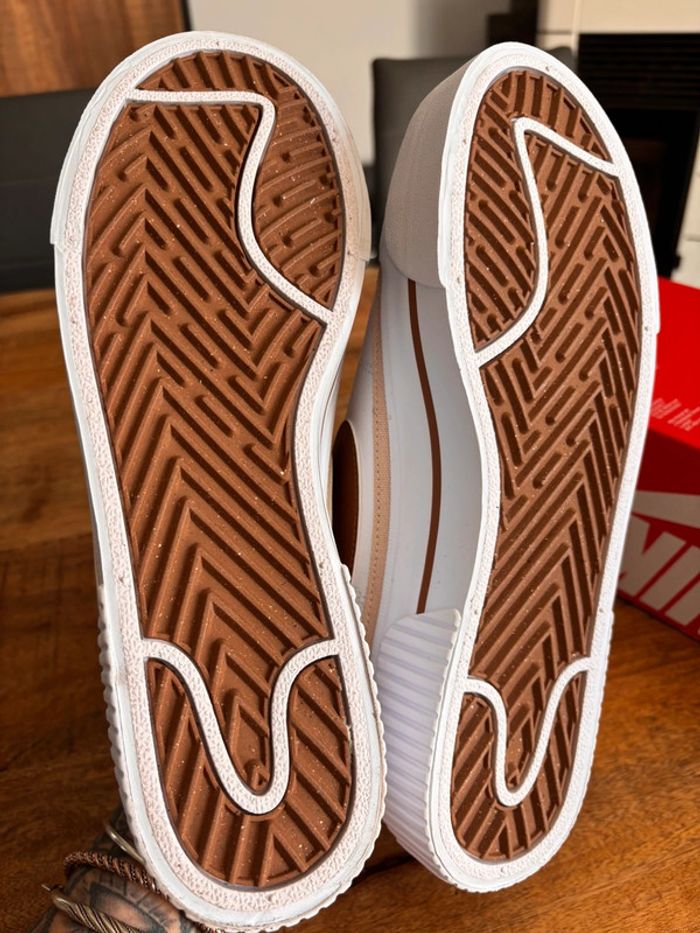 Baskets Nike P.42,5 Neuves - photo numéro 7