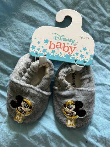 Chaussons Mickey neuf