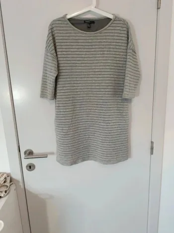 🌟 Robe pull rayée Mango grise – Taille S 🌟