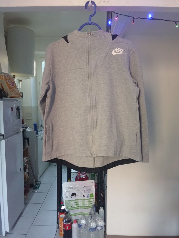 Veste NIKE taille M couleur gris et noir - photo numéro 3