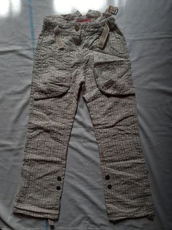 Pantalon beige à carreaux avec 2 grandes poches exterieures motif broderies