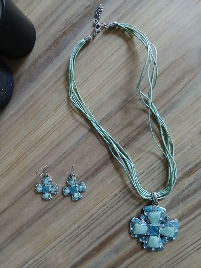 Parure collier & paire boucles d'oreilles bleu & turquoise & argenté