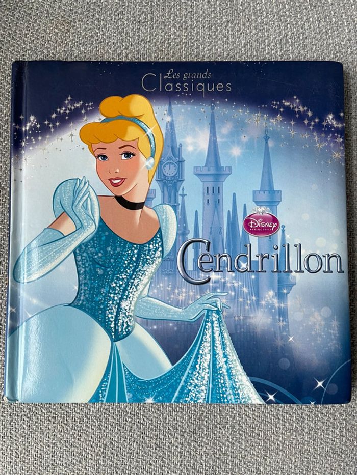 Livre illustré Cendrillon « les grands classiques » Disney princesses de Hachette