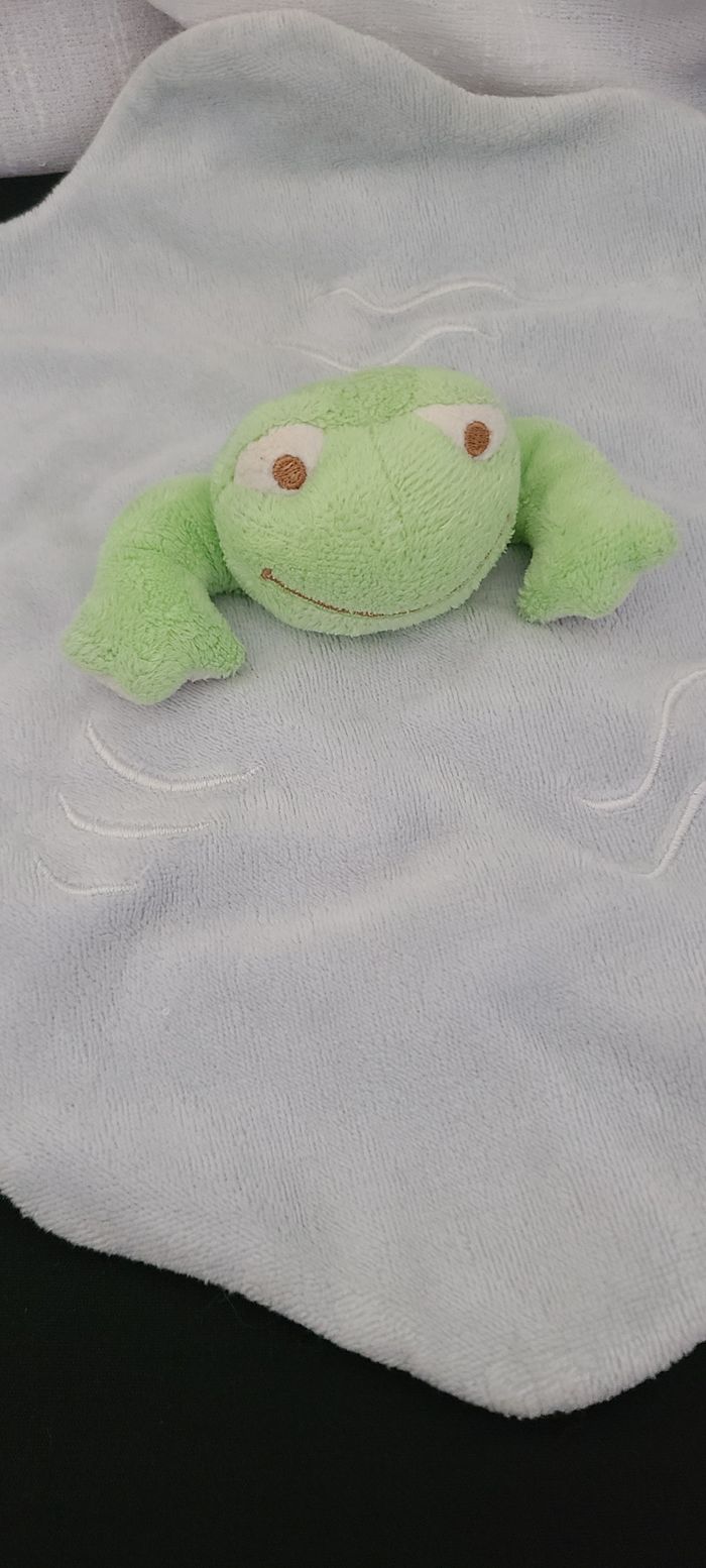 Doudou plat grenouille NOUKIE'S bleu vert 29 cm - photo numéro 2