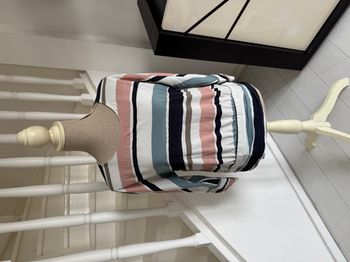 Blouse Zara à rayures roses bleues noires et blanches