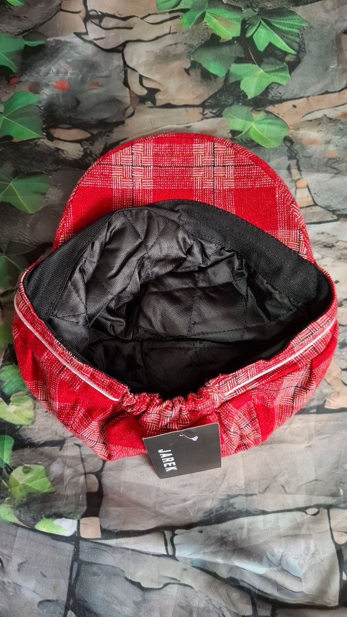 Casquette gavroche style rétro rouge à carreaux - photo numéro 6