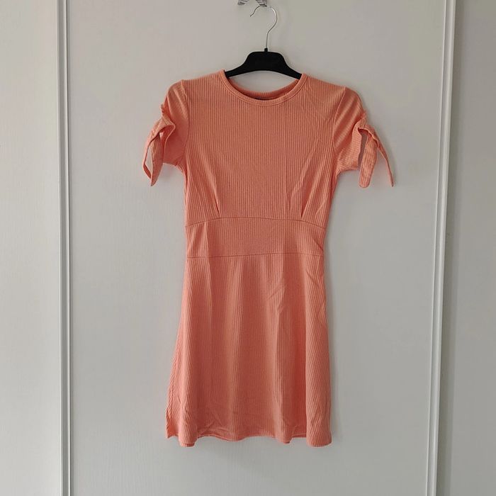 Robe saumon/corail Kiabi 8 ans - photo numéro 3