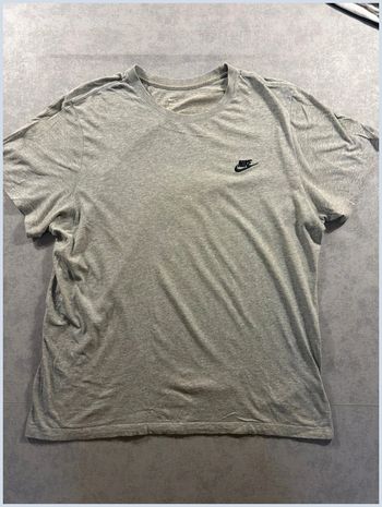 T-Shirt The Nike tee Gris Logo brodé noir Taille XL