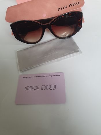 Lunettes de Soleil MIU MIU