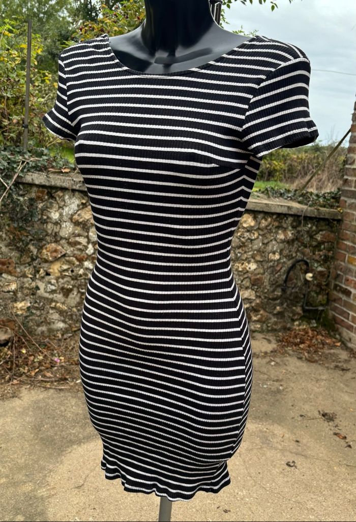 Robe moulante rayée HF Woman Collection Taille 36/38 - photo numéro 2