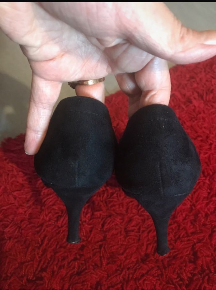 Belles Escarpins noirs en daim taille 39 - photo numéro 7