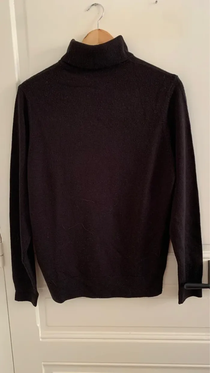 Pull col roulé noir
