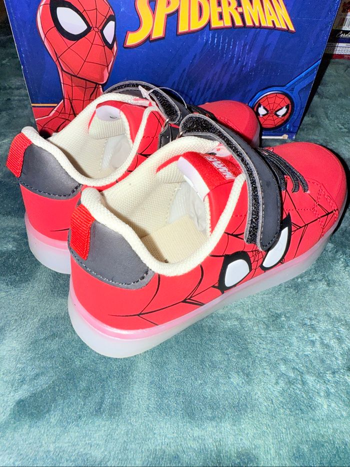 Basket Spiderman Marvel lumineux - photo numéro 8