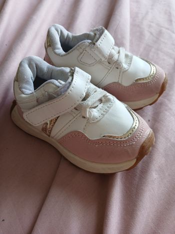 Chaussures   bebe le paire à 7€ sauf le chausson  3€