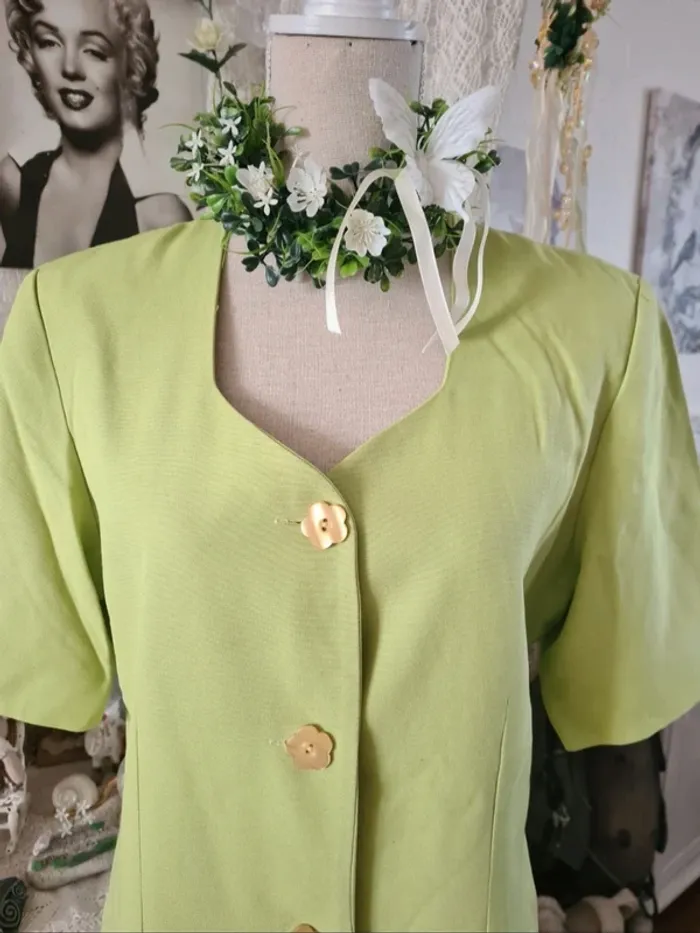 Blaser Veste verte Promod Taille 42
Fermeture boutonnée
Doublée