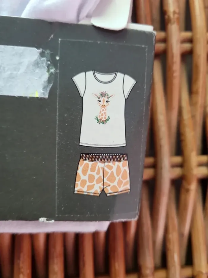 Lot de 2 pyjamas neufs été fille 12 ans - photo numéro 3