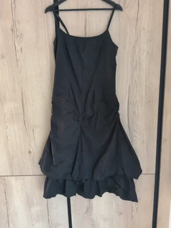 Robe noir longue drapée fluide
