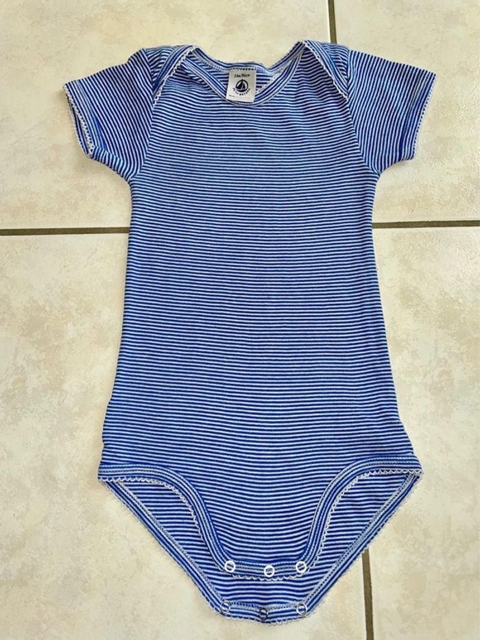 Lot 7 bodies Petit Bateau manches courtes 24 mois - photo numéro 6