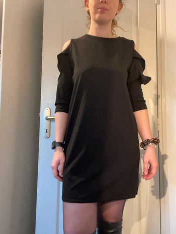 Robe noire épaules dénudées