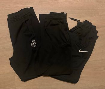 3 jogging marque Nike taille 13/15ans couleur noir