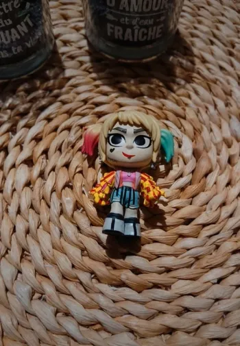 Figurine harley quinn birds of prey "funko mystery"