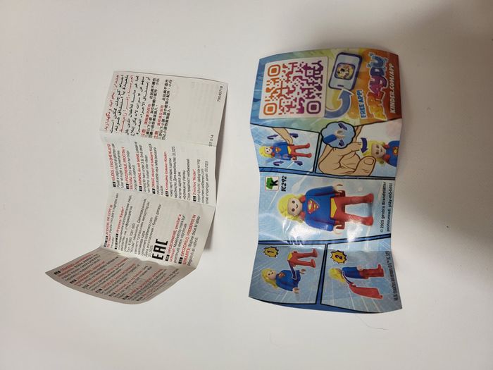 Figurine Playmobil - Supergirl - Kinder - neuf - collection - photo numéro 3