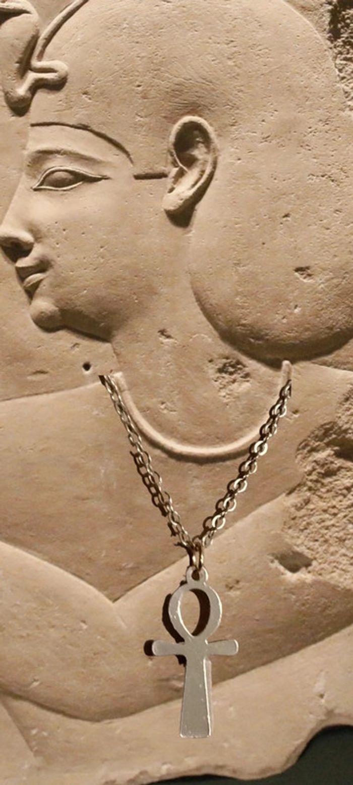 Collier p/Or 24 carats croix de Ankh Égyptienne