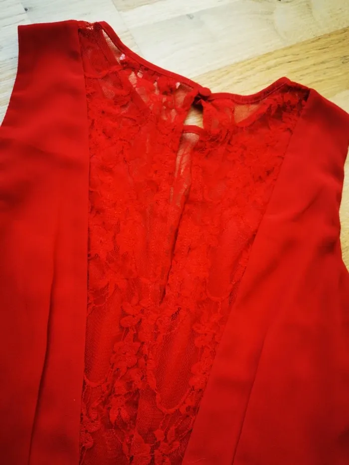 Robe rouge avec dentelle - photo numéro 5