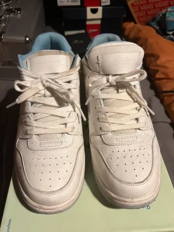 Baskets off White officiel out of office blanc bleu irisé édition limitée rare