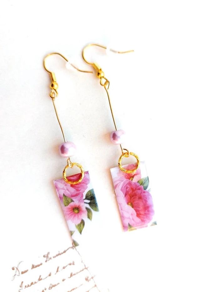 Magnifique paire de boucles d'oreilles pendantes rose floral - photo numéro 2