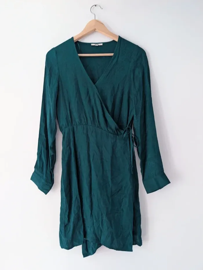 Robe cache-cœur automne vert bouteille satiné moderne chic marque bzb taille 36