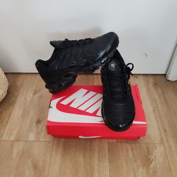 Basket tn taille 42 prix 60 €