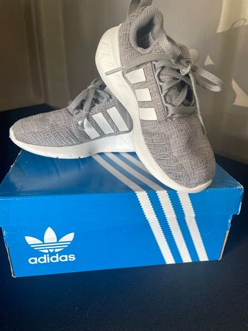 Basket Adidas grises 28 1/2
