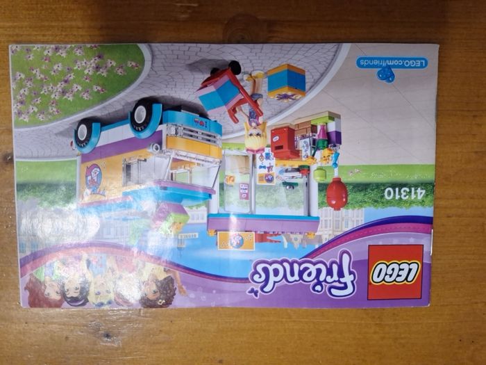 Lego friends 41310 la livraison des cadeaux à Heartlake City - photo numéro 10